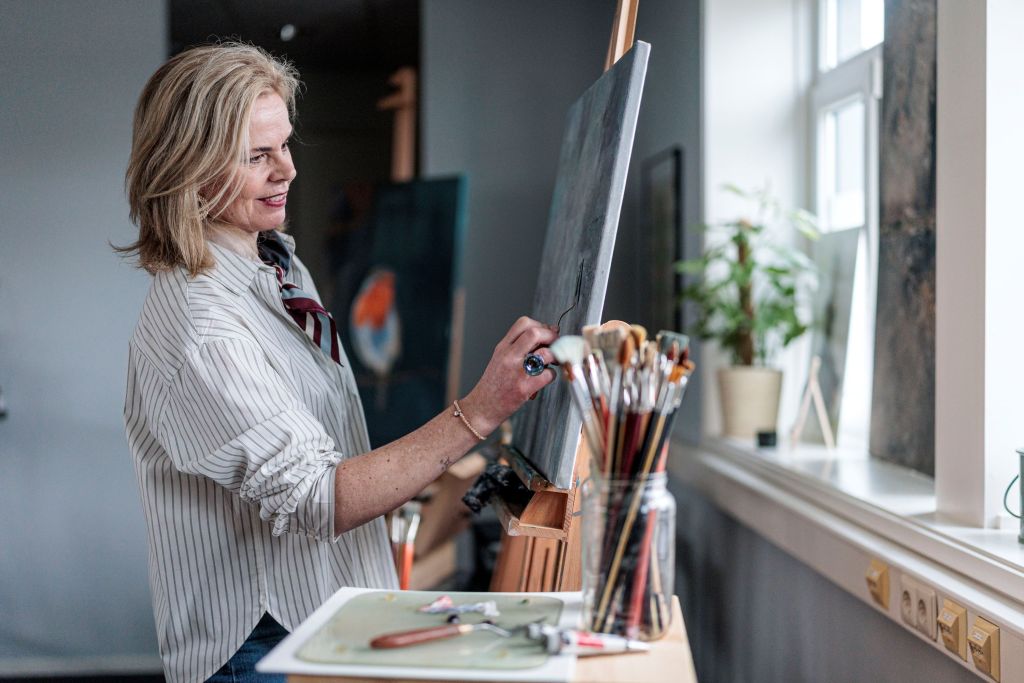 In mijn atelier in Denekamp werk ik aan eigen werk en schilder ik in opdracht.